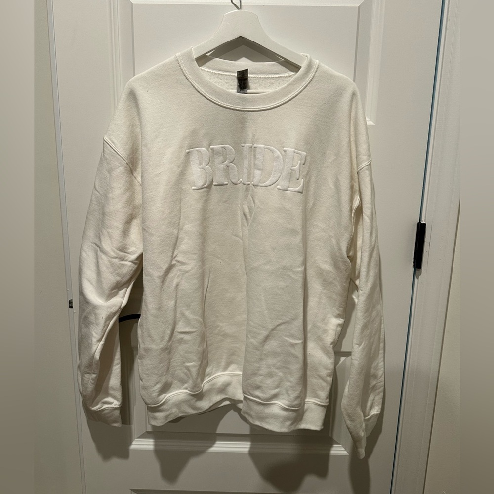 Gildan Cream Crewneck Sweater